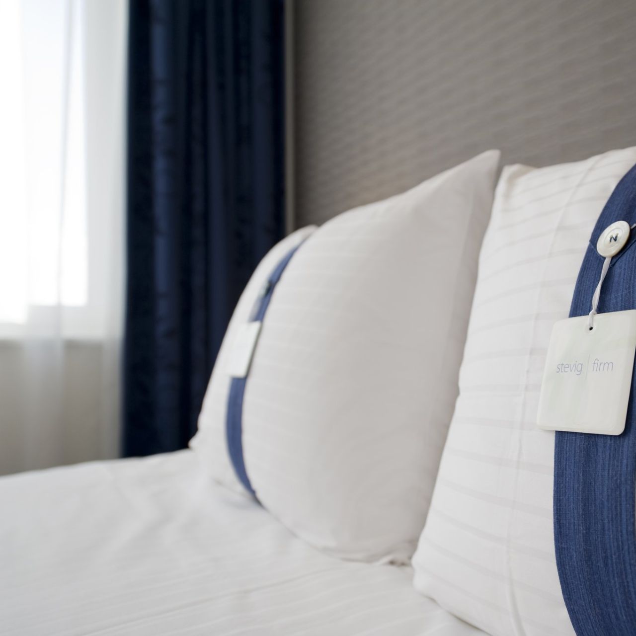 Buy holiday inn express pillows hot sale